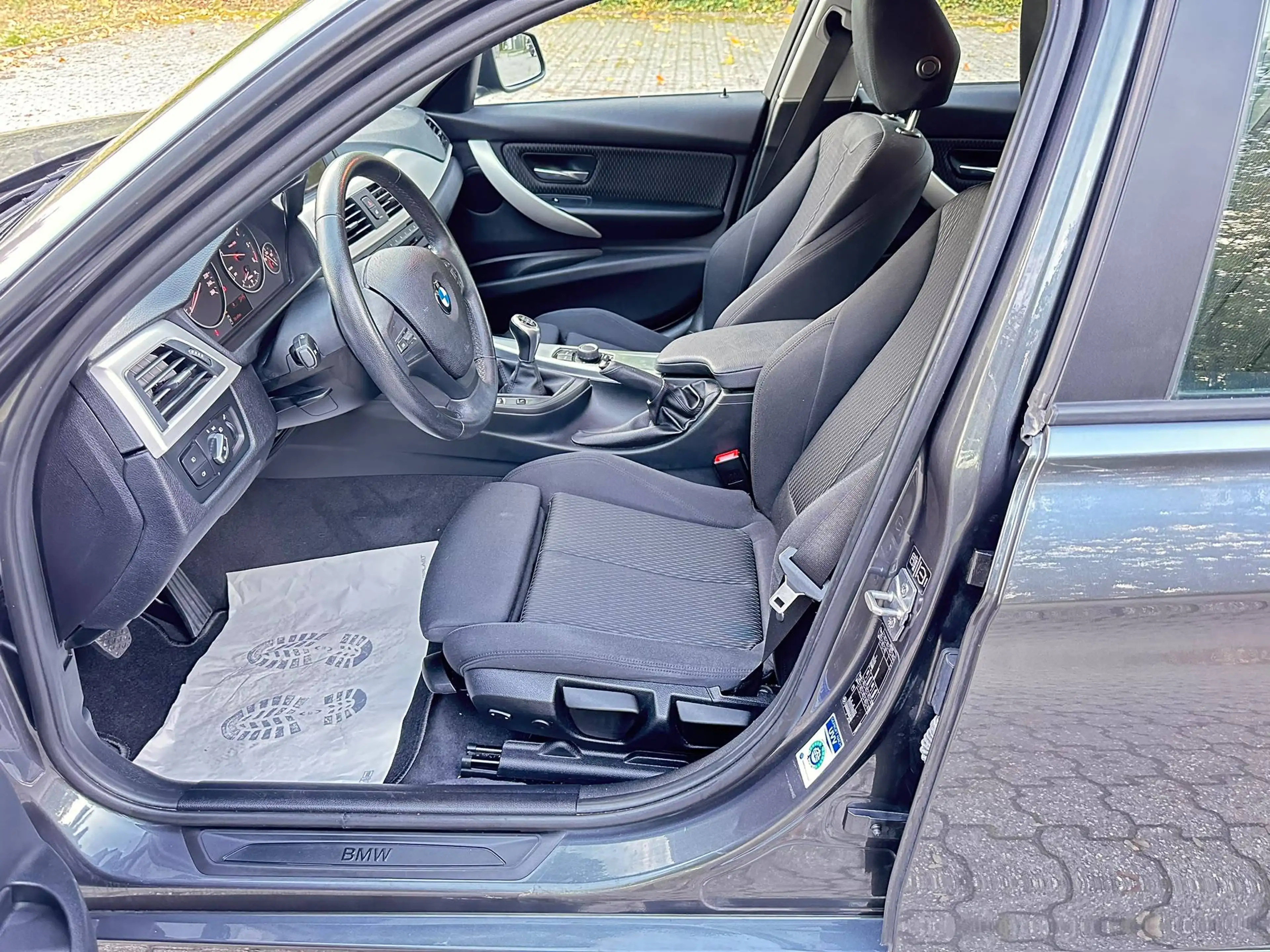 BMW 318 318 d — photo 10