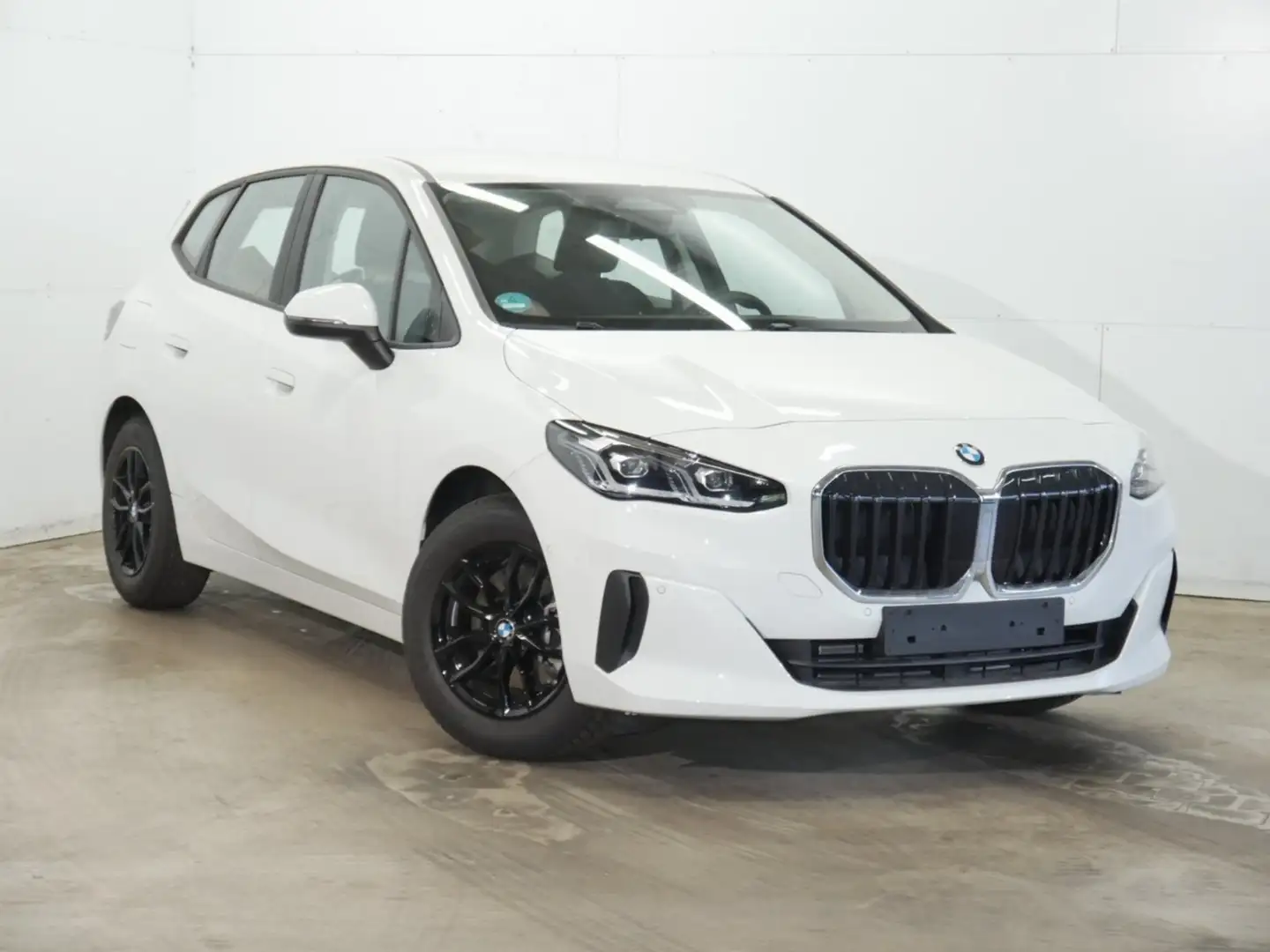 BMW 220 i Active Tourer AHK LED SpurAss HiFi Navi RFK Weiß - 2