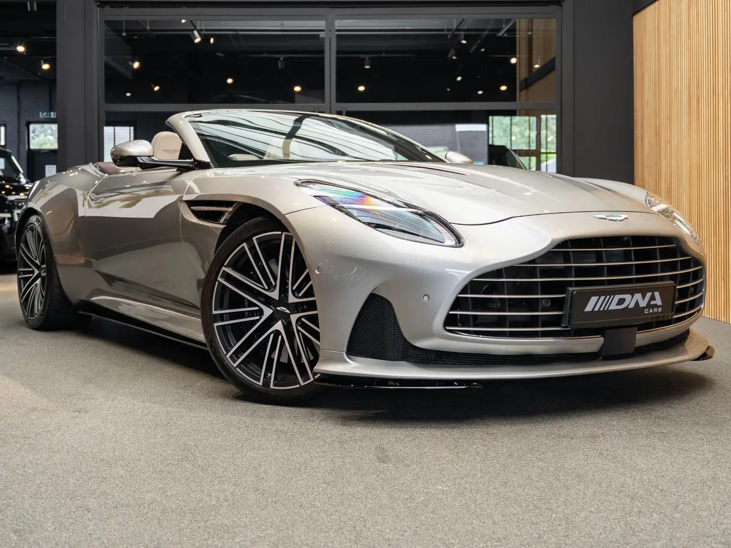 Aston Martin DB12 Volante Keramisch 4.0 V8 Browers&Wilkes Full PPF Gris - 1