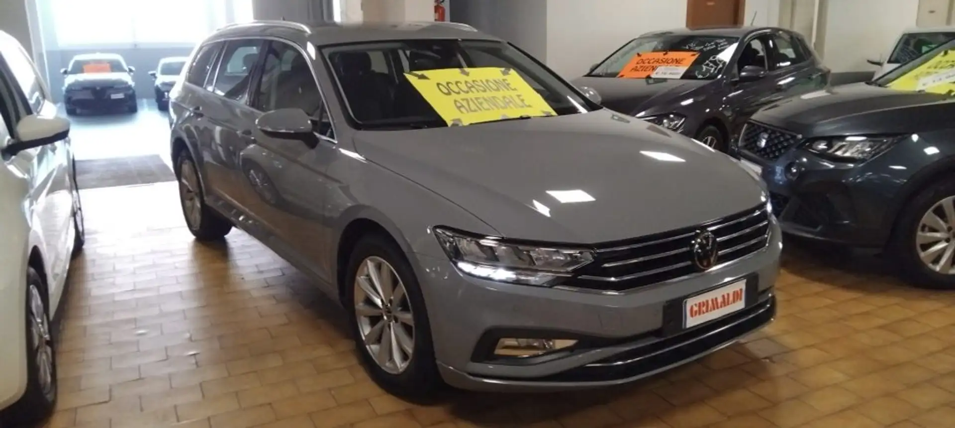 Volkswagen Passat Variant 2.0 TDI DSG Business LED Gris - 1