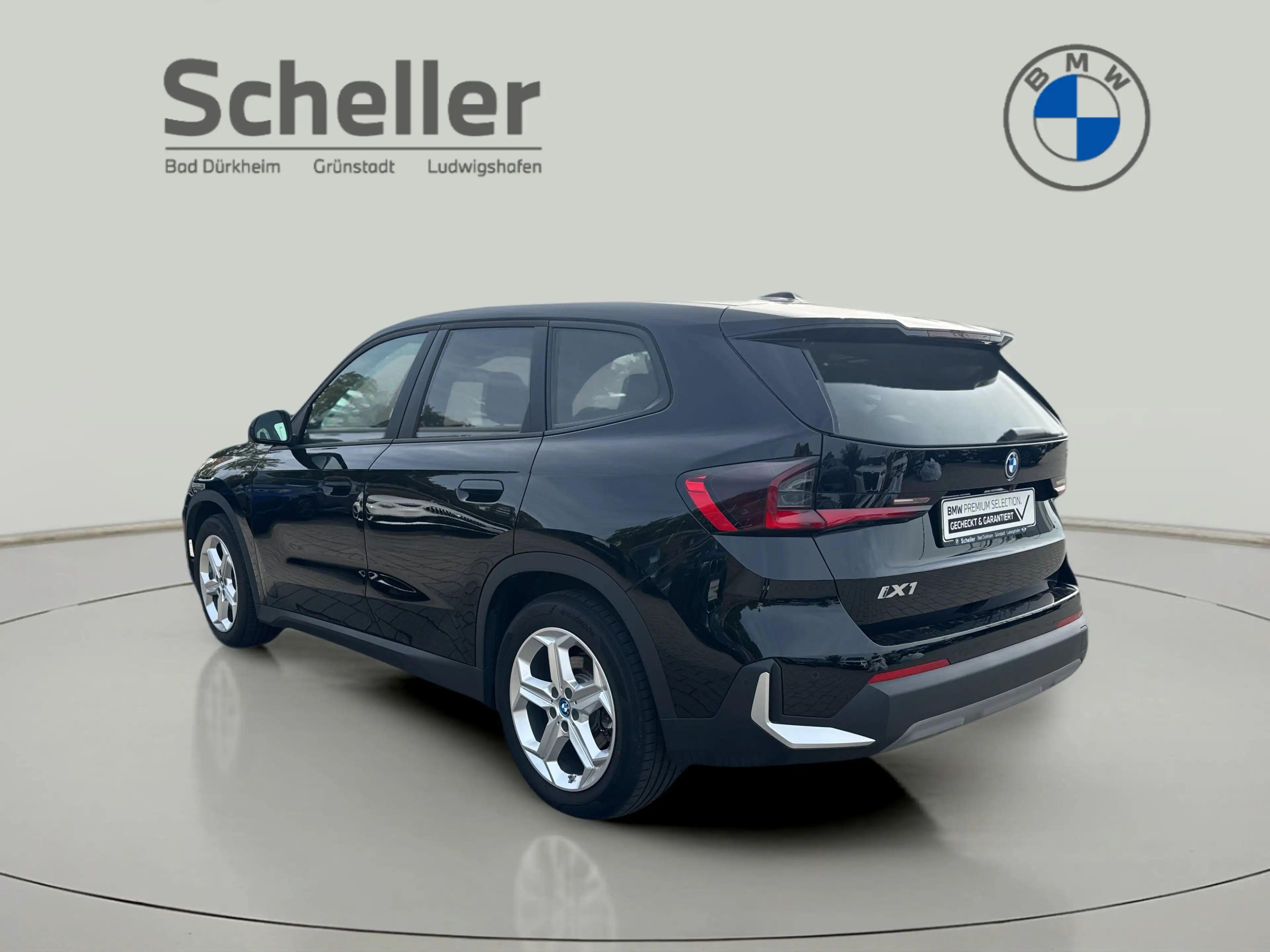 BMW iX1 xDrive30 — photo 5