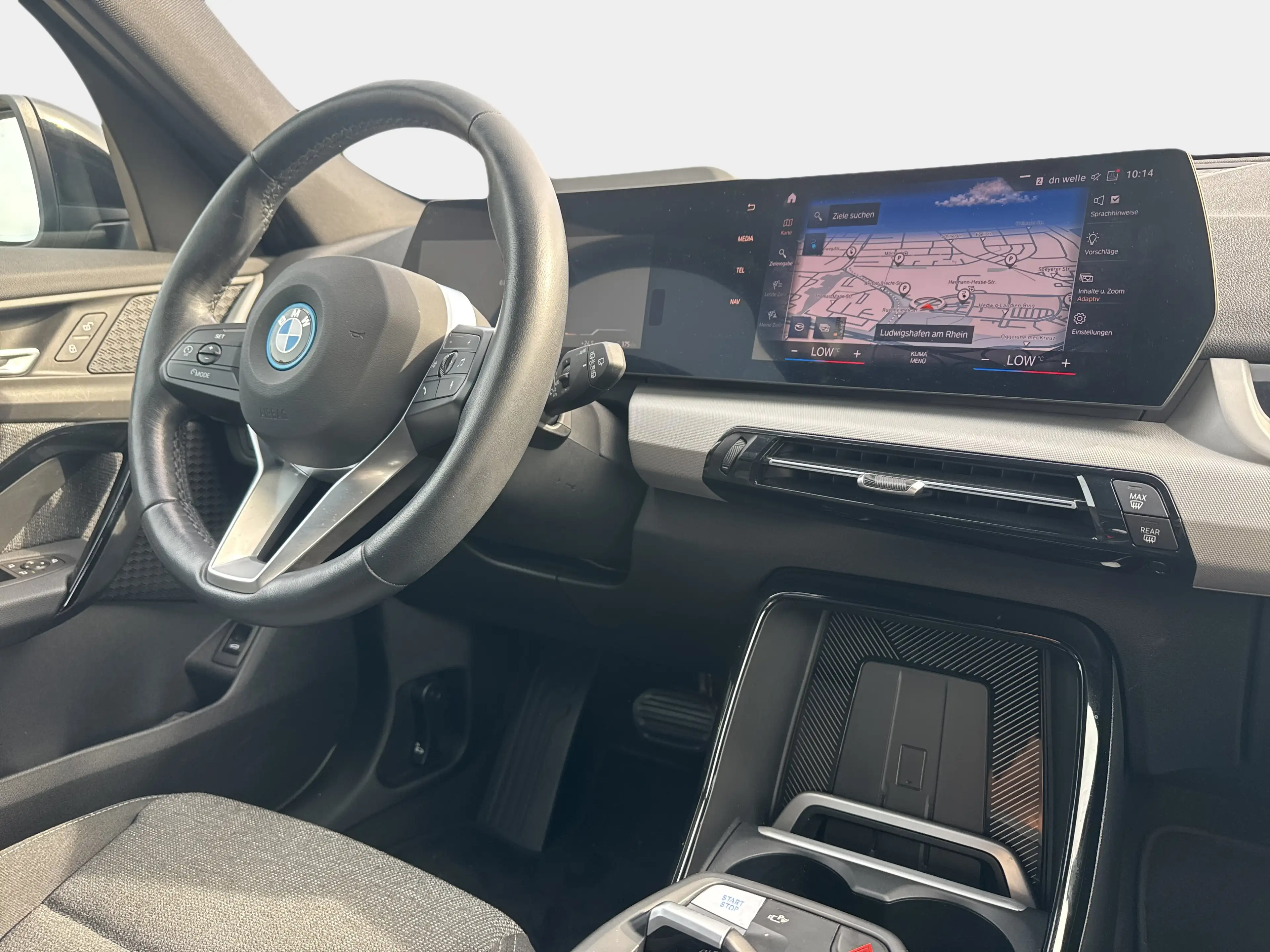 BMW iX1 xDrive30 — photo 13