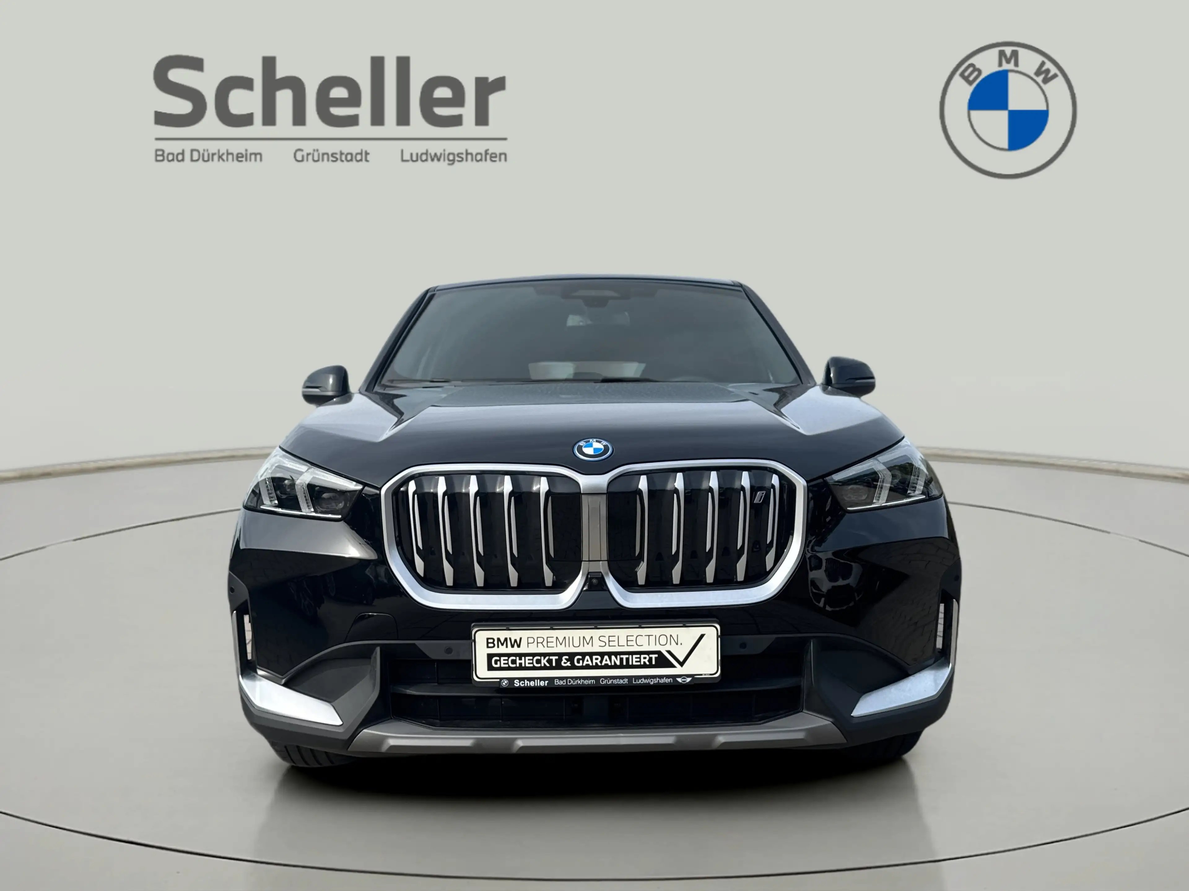 BMW iX1 xDrive30 — photo 2