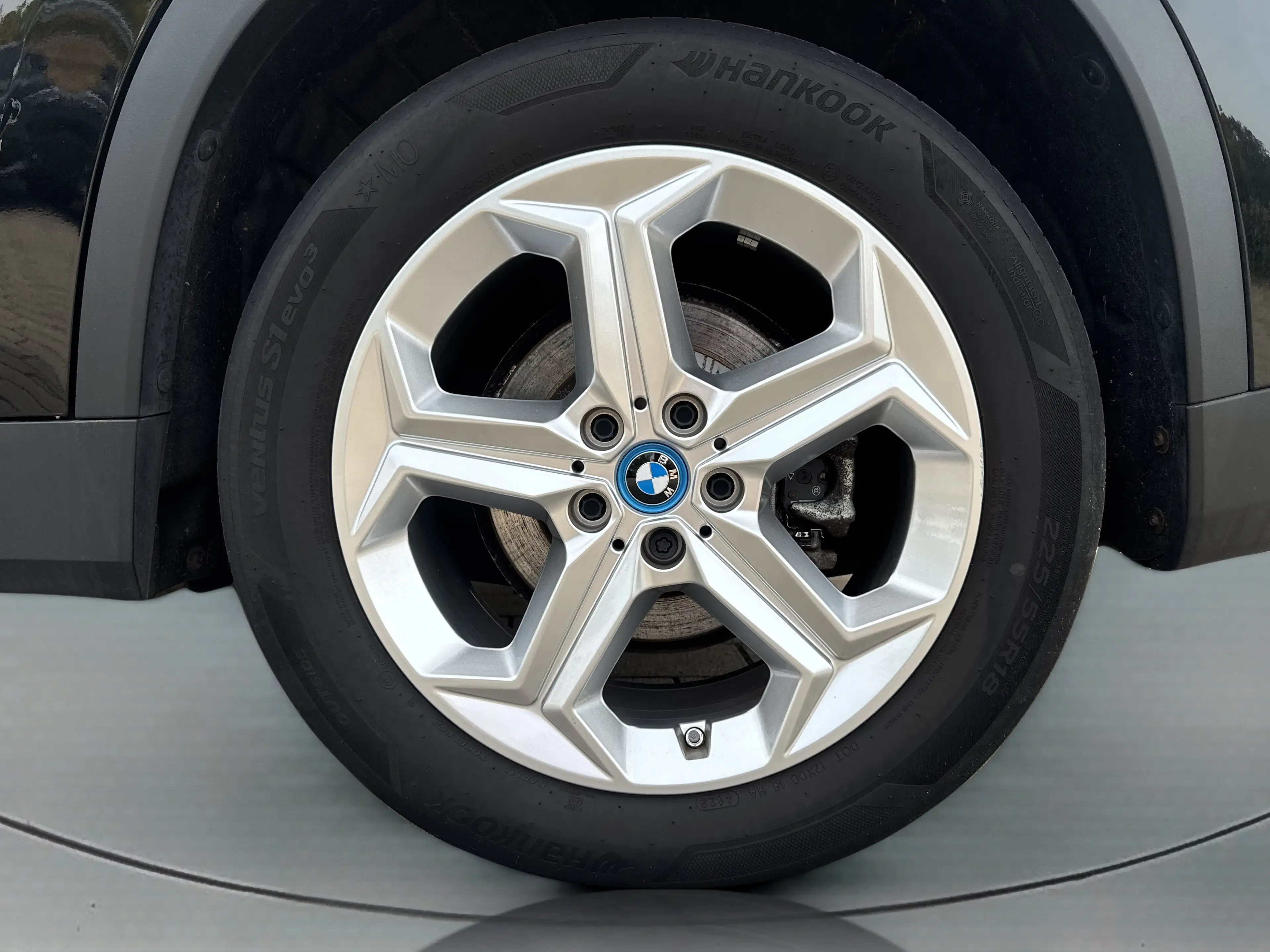 BMW iX1 xDrive30 — photo 12