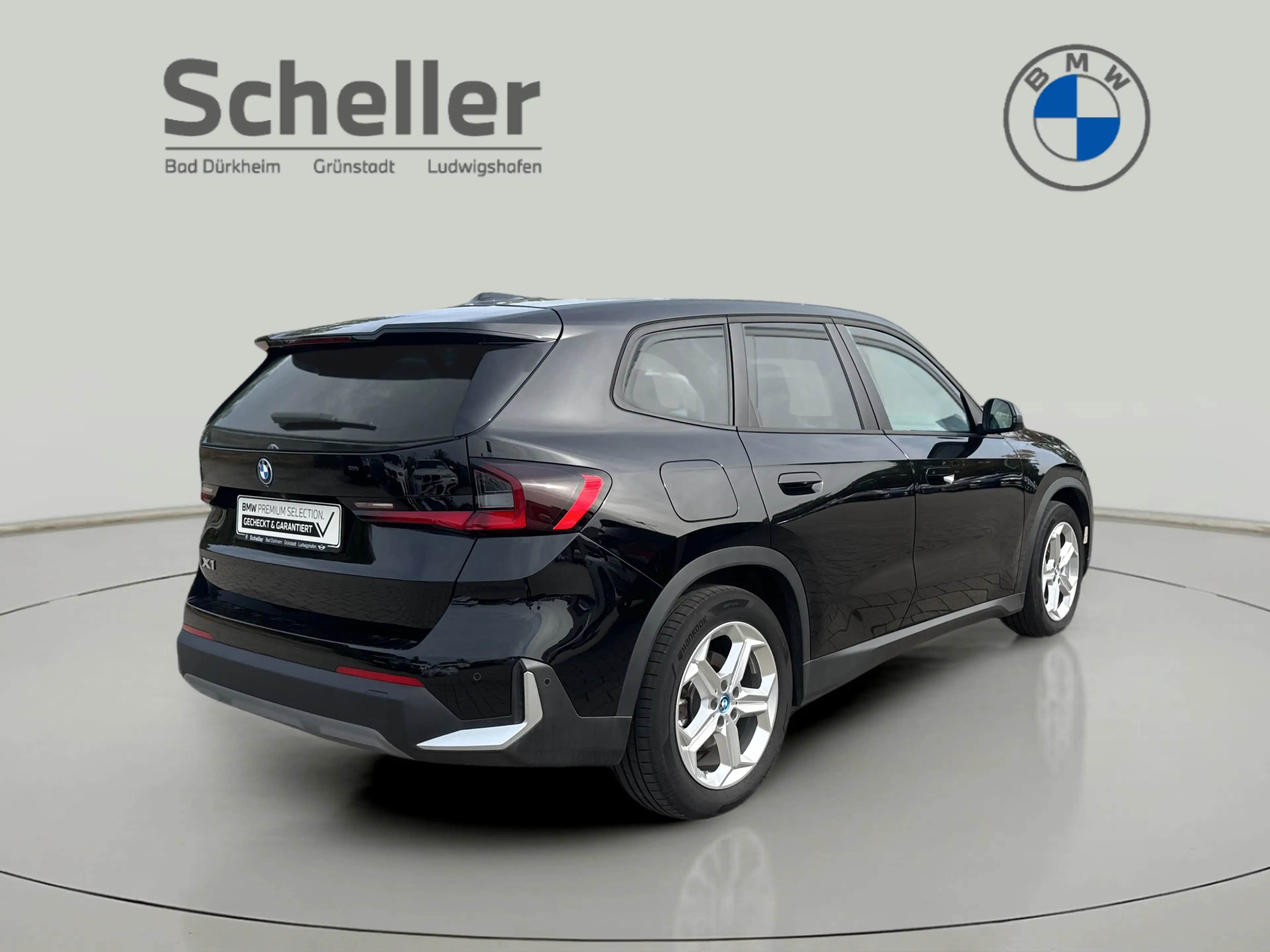 BMW iX1 xDrive30 — photo 7