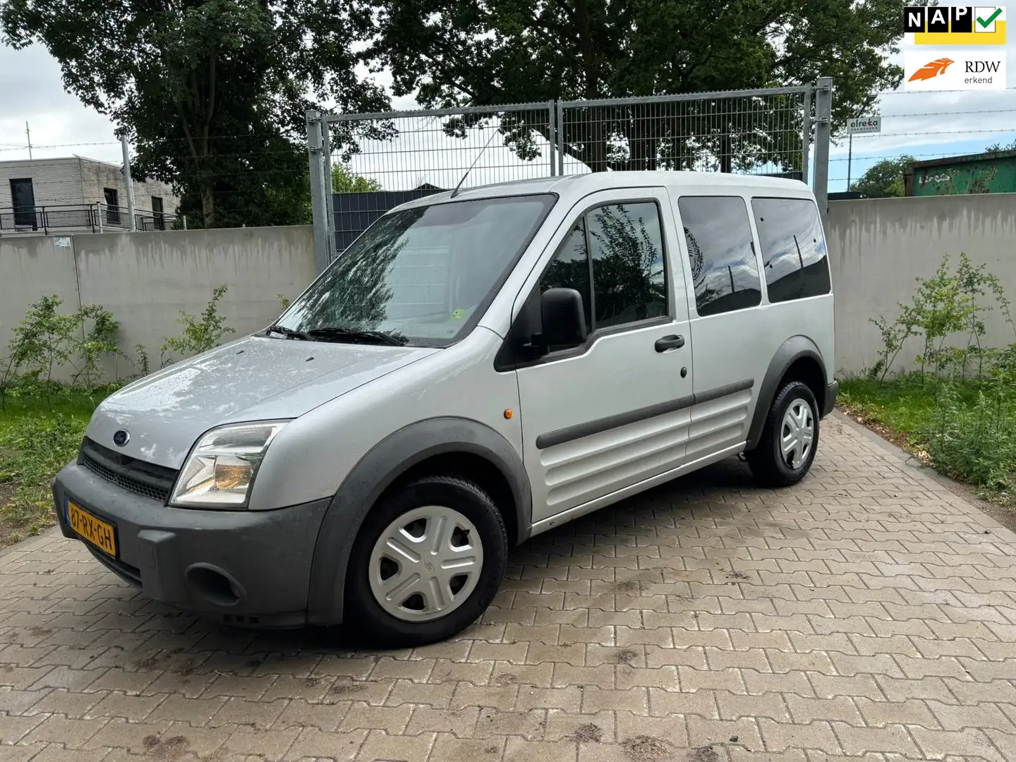 Ford Tourneo Connect 1.8-16V SWB Rolstoelauto Grau - 1