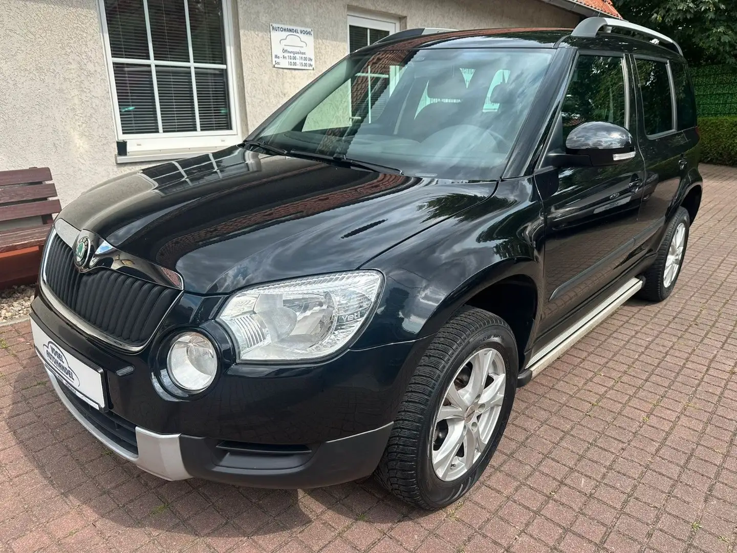 Skoda Yeti Ambition Plus Edition*SITZHZG*KLIMA*TÜV NEU Schwarz - 1
