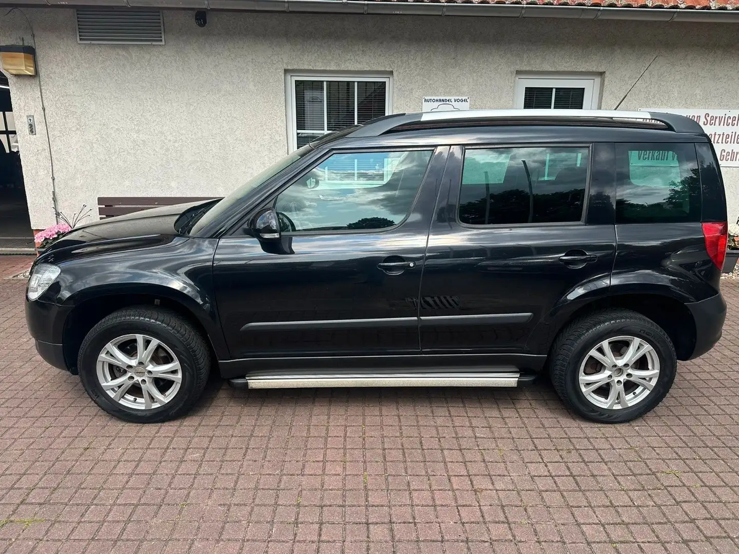 Skoda Yeti Ambition Plus Edition*SITZHZG*KLIMA*TÜV NEU Schwarz - 2