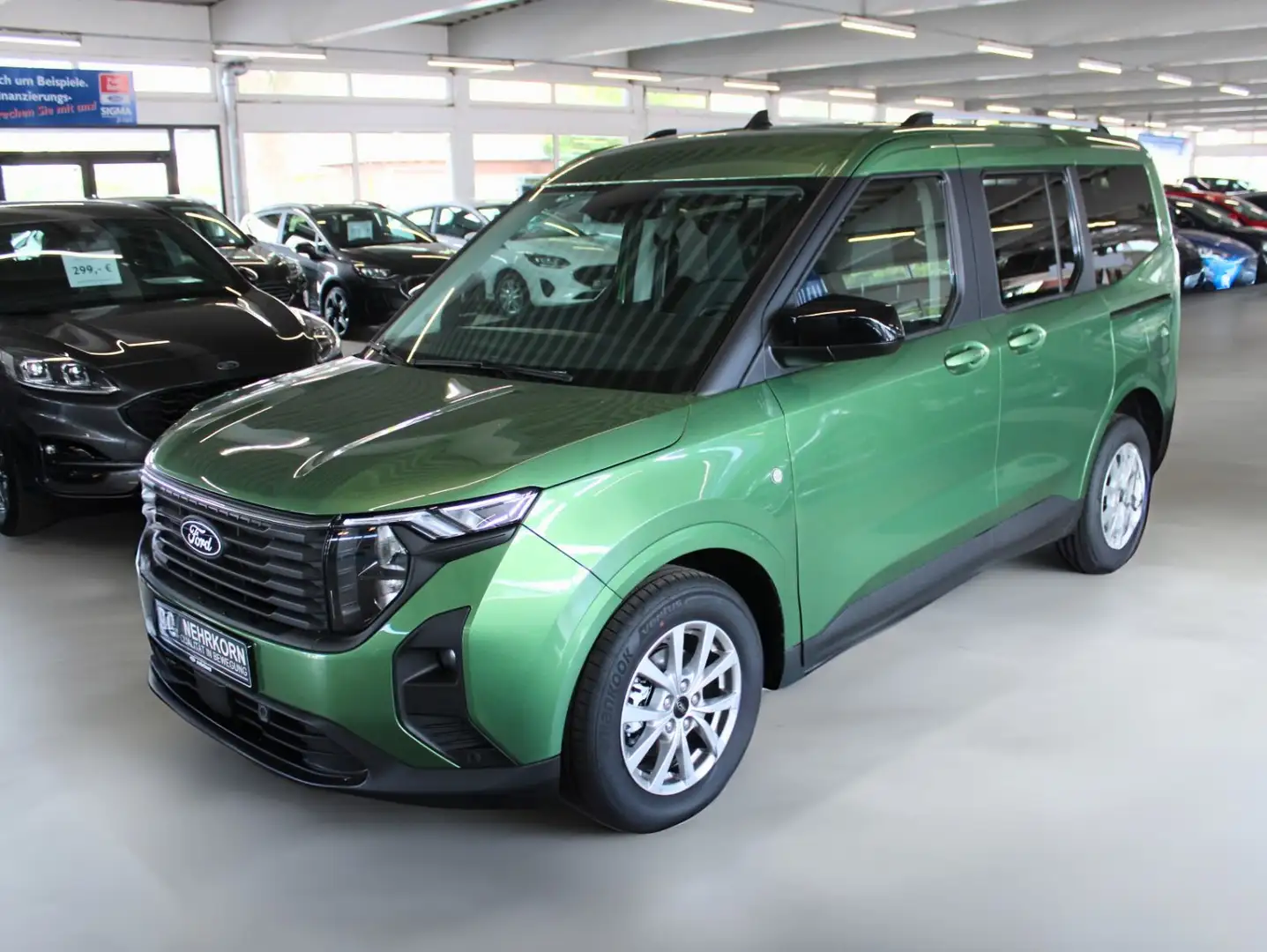 Ford Tourneo Courier Automatik TITANIUM FahrerAssistenzPak + WinterPak Grün - 2