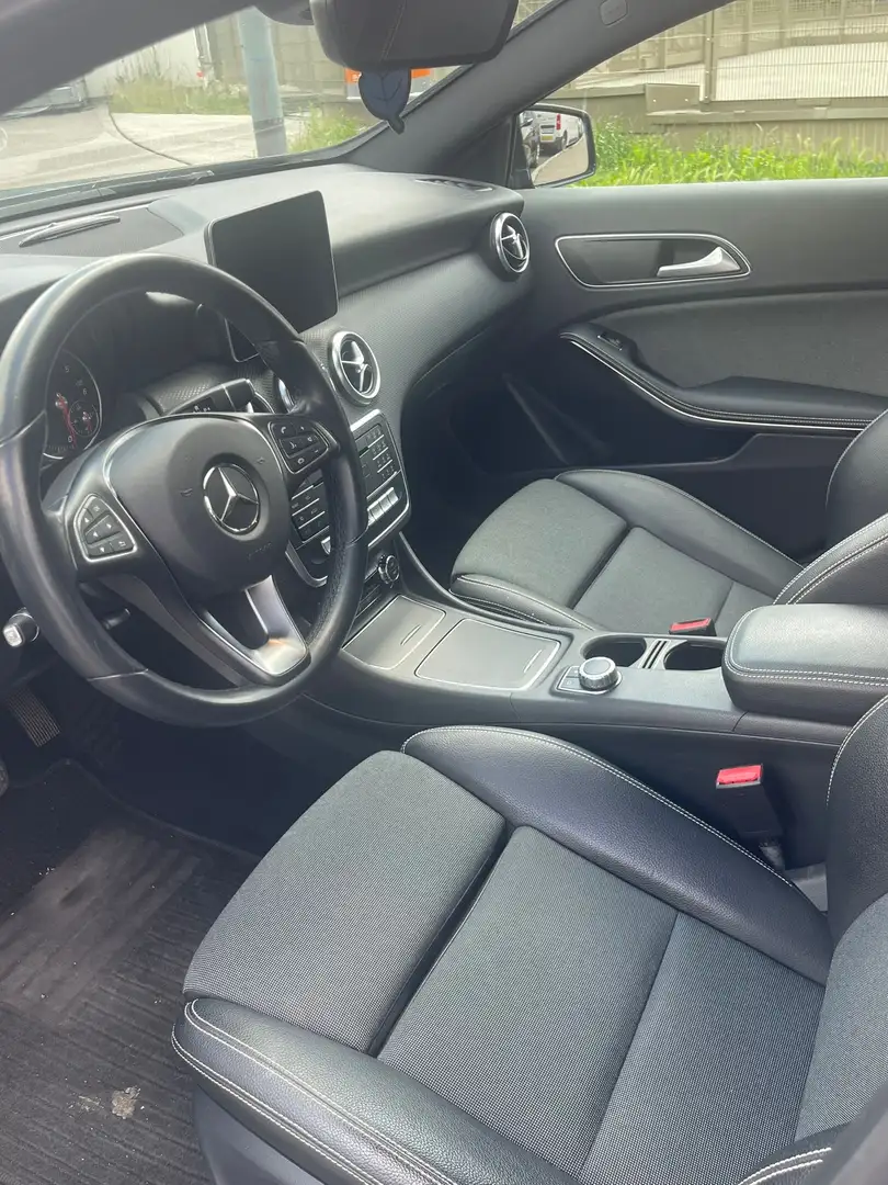 Mercedes-Benz A 180 Schwarz - 2