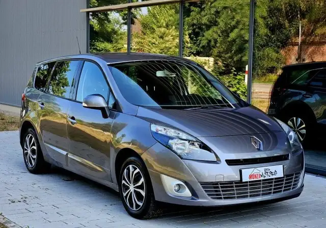 Renault Grand Scenic III 1.5 DCI 105CH CARMINAT TOMTOM 7 PLACES