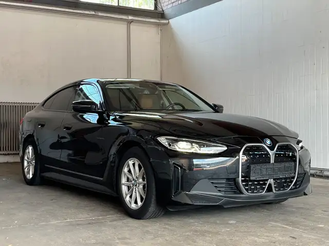 BMW i4 Gran Coupe 35 eDrive*Kam*DriveAss*LED*UNFALL*