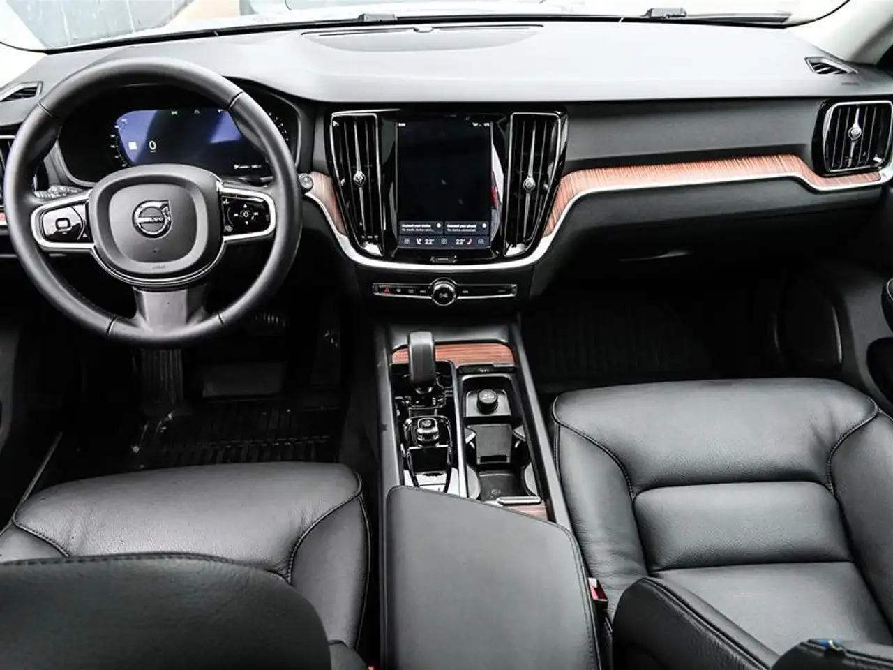 Volvo V60 Cross Country снимка Volvo V60 Cross Country