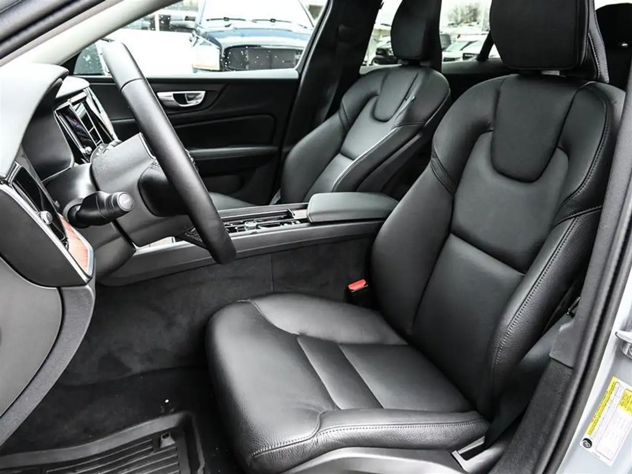 Volvo V60 Cross Country снимка Volvo V60 Cross Country