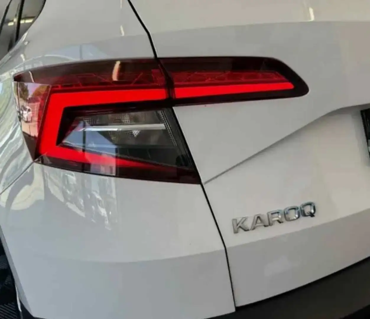 Skoda Karoq 1.6 CR TDi SCR Style DSG Wit - 1