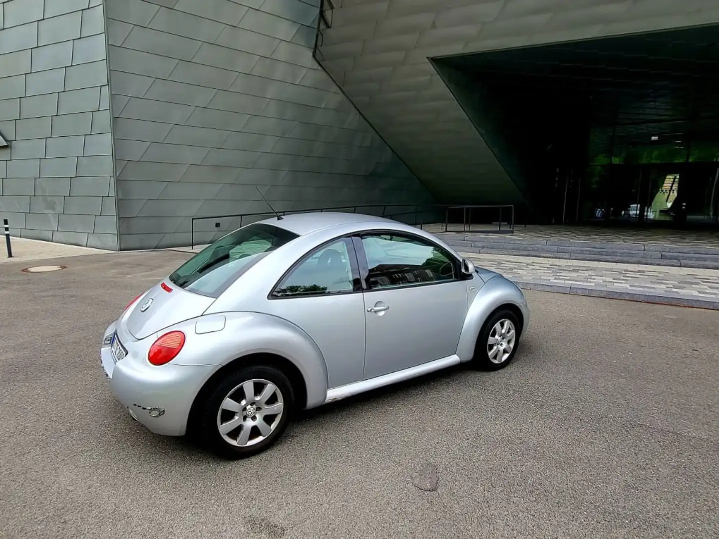 Volkswagen New Beetle 2.0 L Garagenfahrzeug Argent - 2