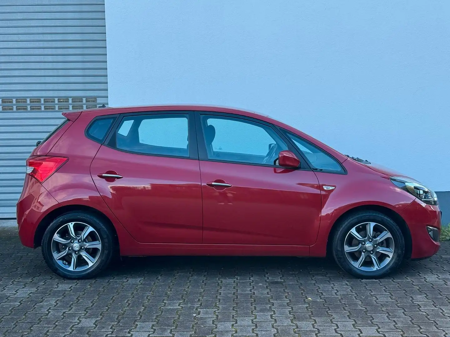 Hyundai iX20 1.6*TÜV neu*SHZ*PDC*Klima*Bluetooth Rood - 2
