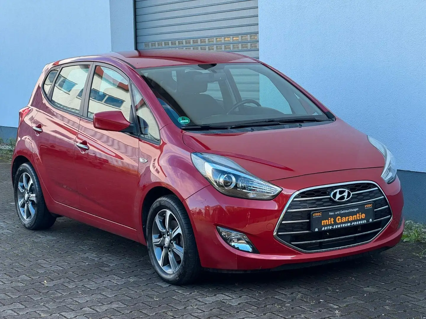 Hyundai iX20 1.6*TÜV neu*SHZ*PDC*Klima*Bluetooth Rood - 1