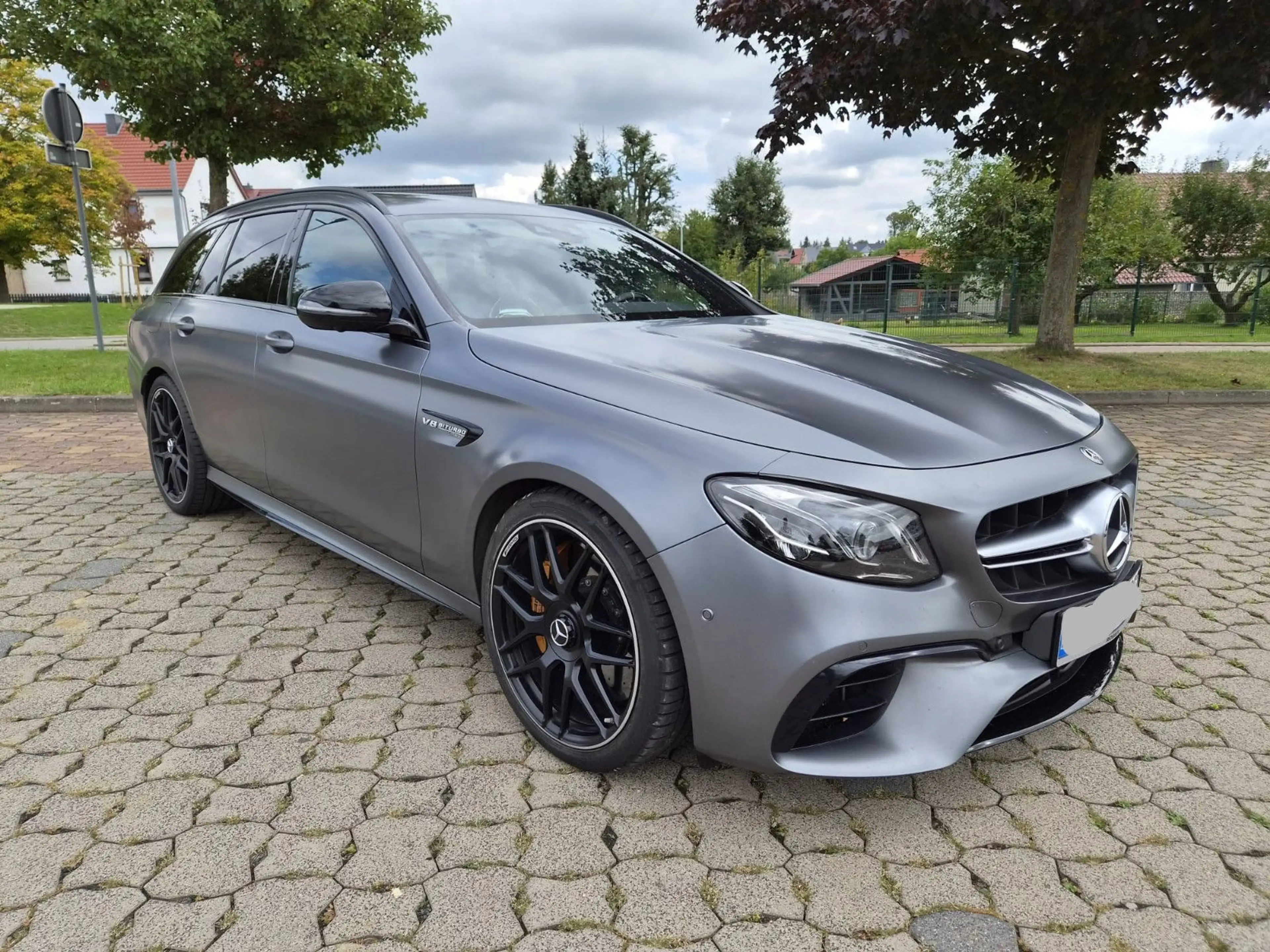 Mercedes-Benz E 63 AMG E 63S AMG Voll AHK Keramikbremse Luftfederung