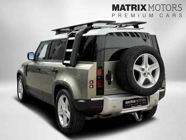 Land Rover Defender view 3