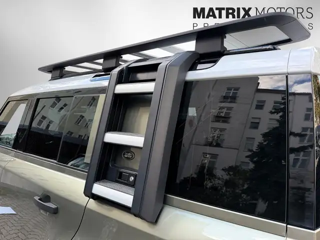 Land Rover Defender view 10