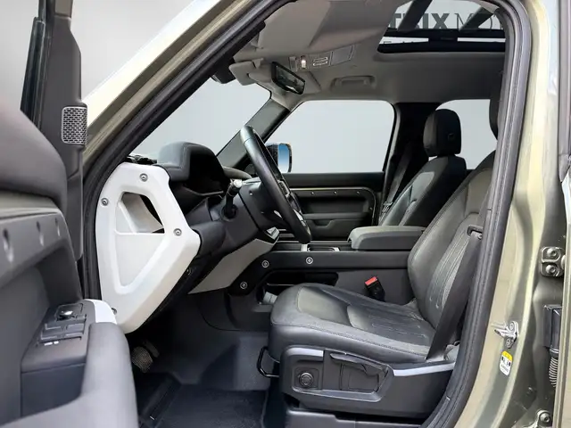 Land Rover Defender view 12