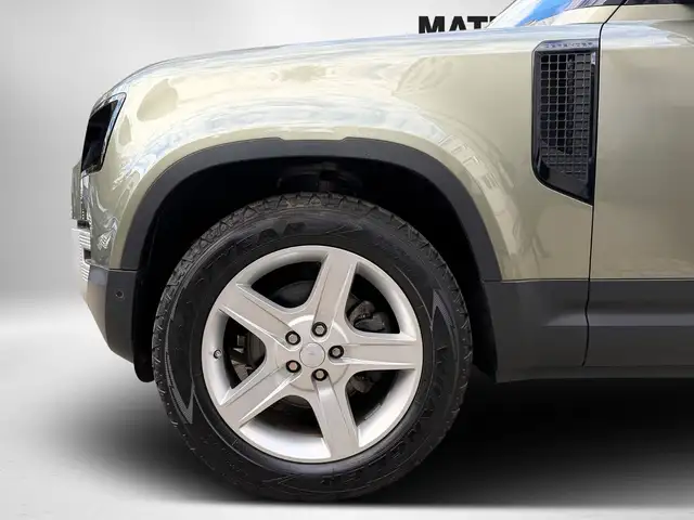 Land Rover Defender view 9
