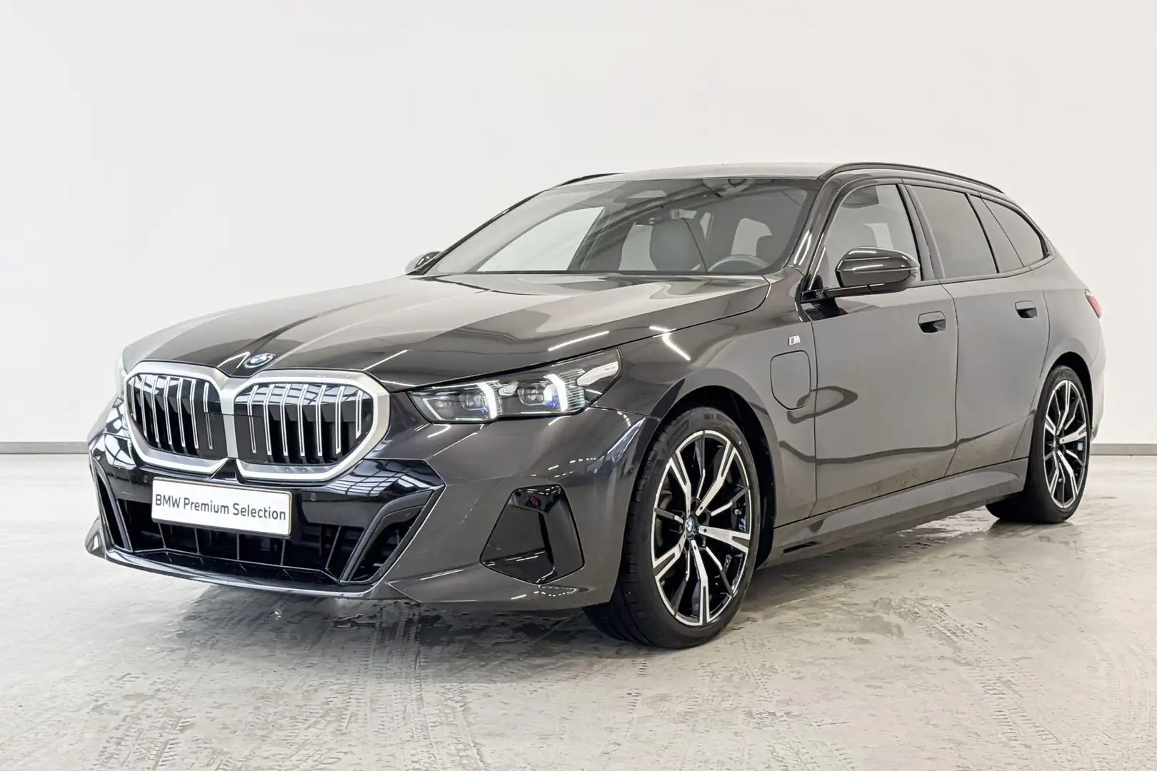 BMW 530 5 Serie Touring 530e M Sport Edition M Sportpakket Grijs - 2