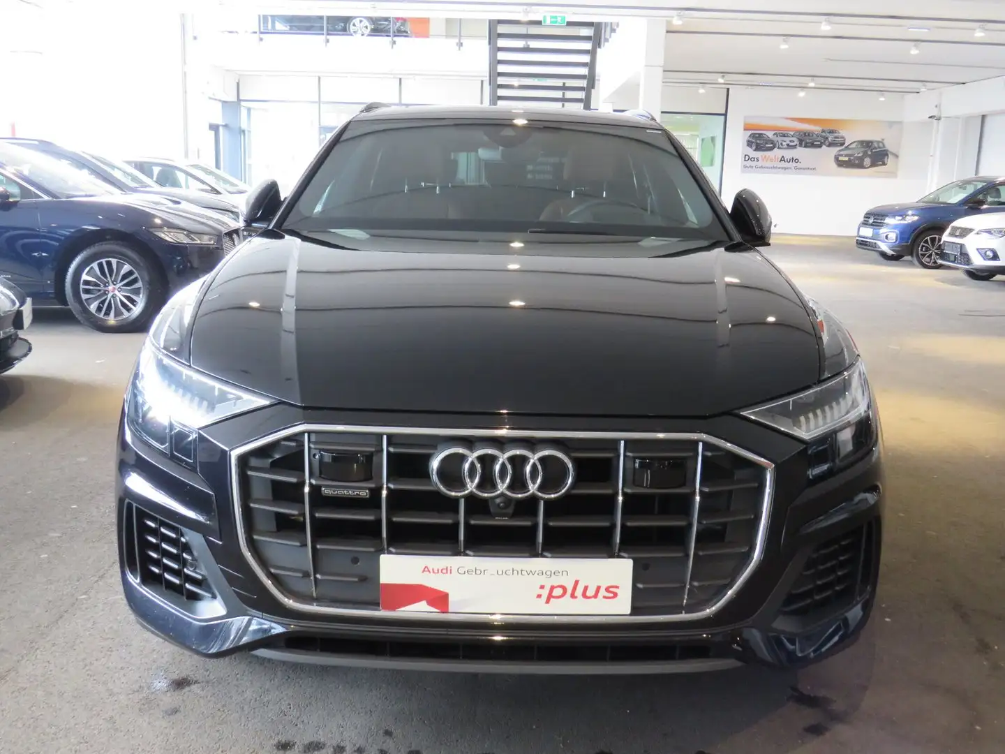 Audi Q8 55 TFSI quattro Schwarz - 2
