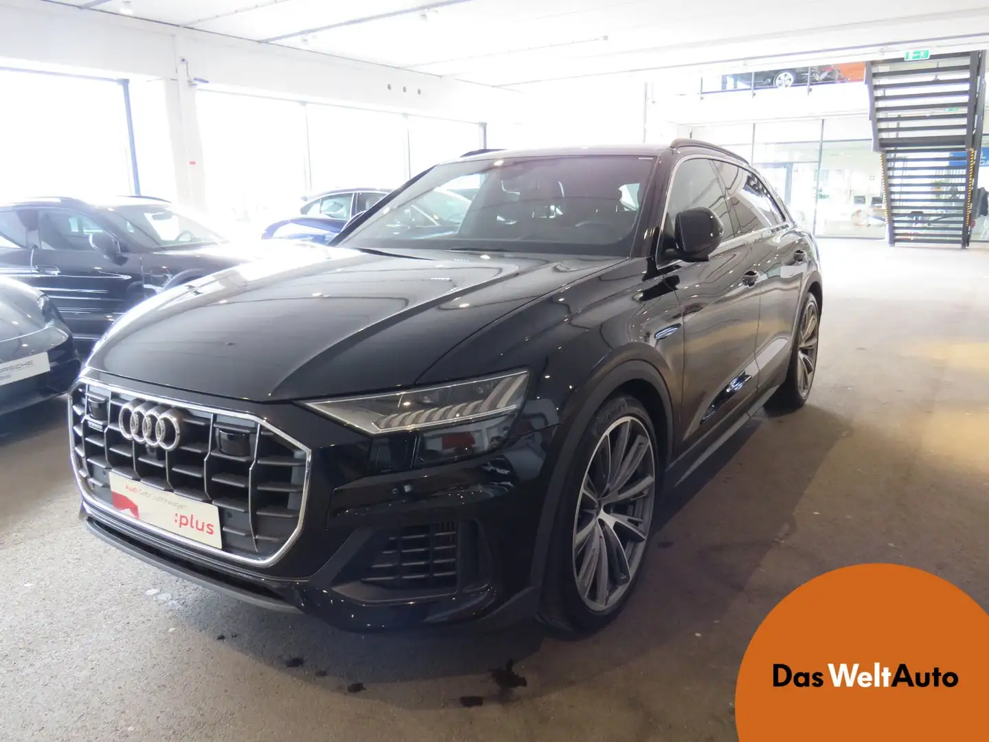 Audi Q8 55 TFSI quattro Schwarz - 1