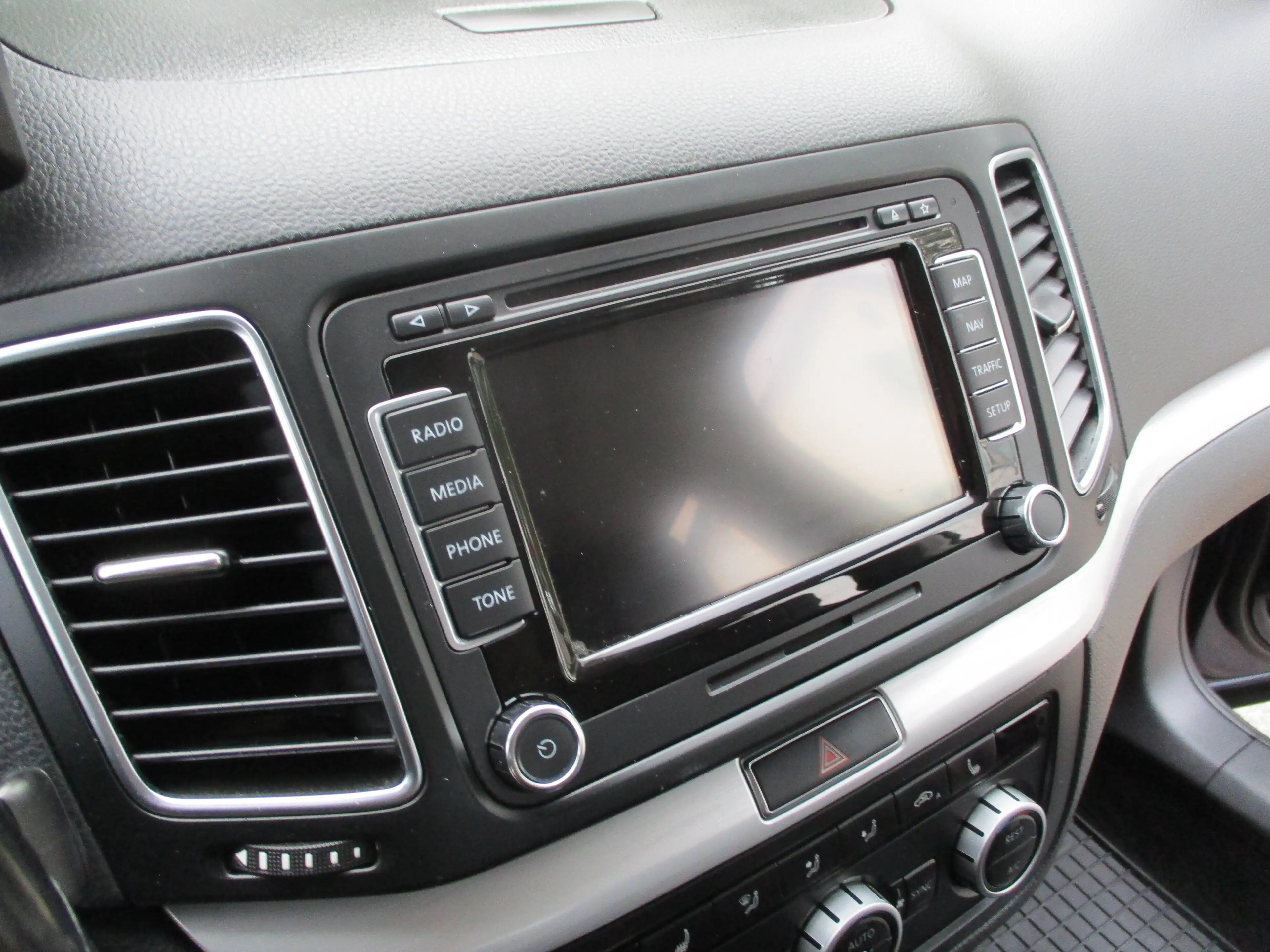Volkswagen Sharan Highline BMT — photo 15