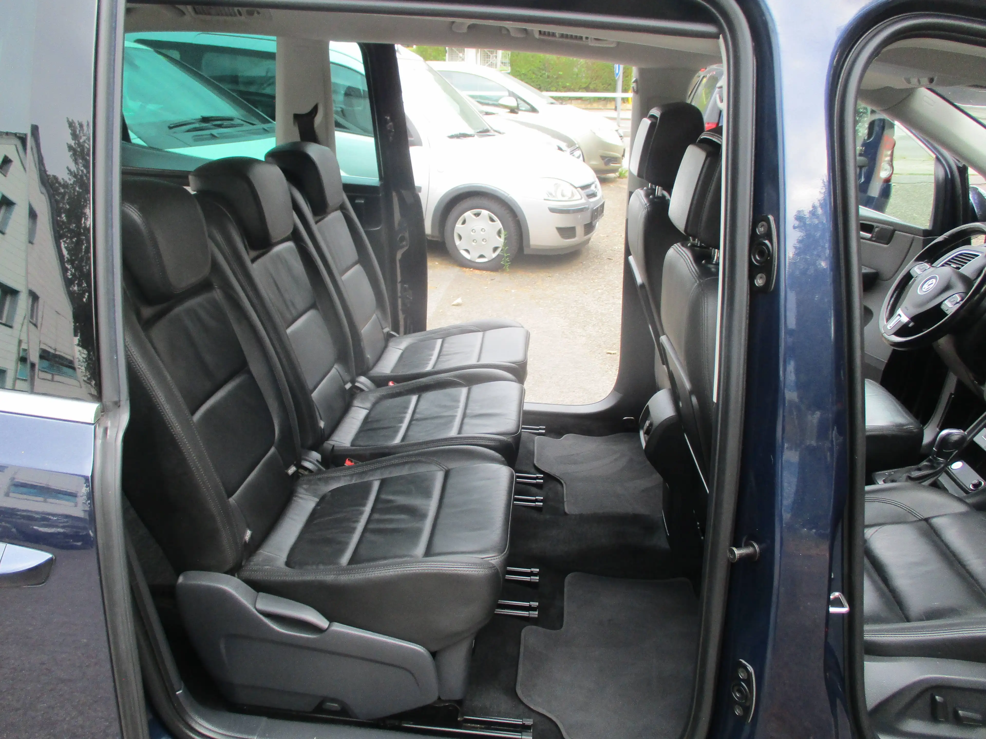 Volkswagen Sharan Highline BMT — photo 8