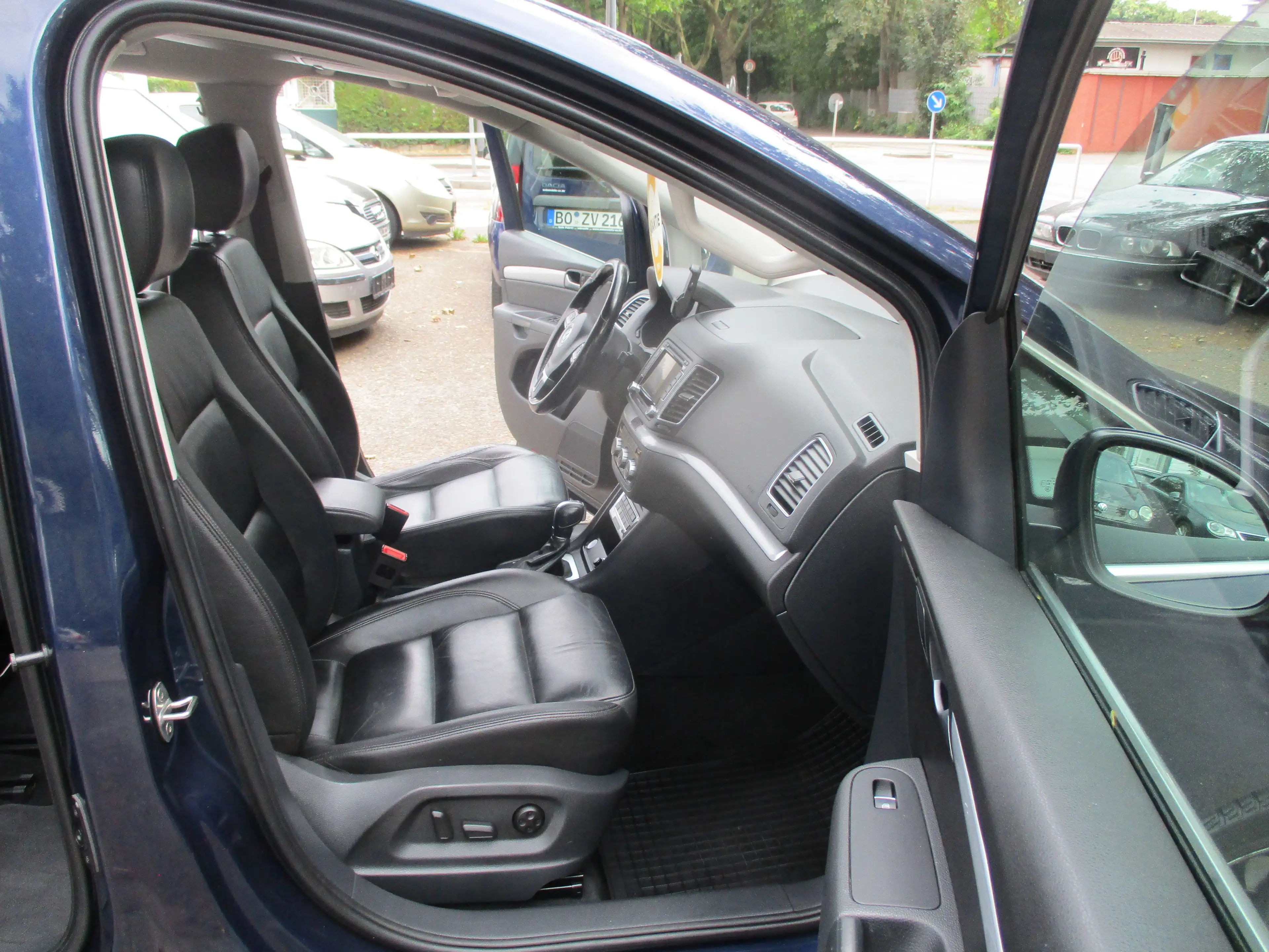 Volkswagen Sharan Highline BMT — photo 7