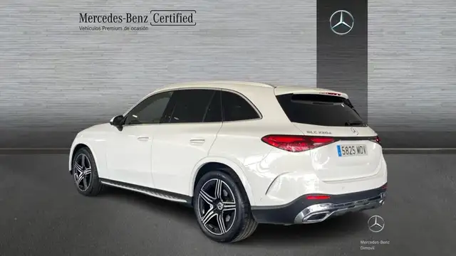 Mercedes-Benz 220 view 4