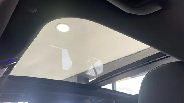 Mercedes-Benz 220 view 12