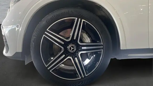 Mercedes-Benz 220 view 5