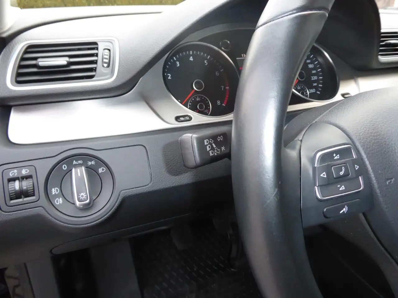 VOLKSWAGEN PASSAT HIGHLINE - 180ch - SELLERIE CUIR