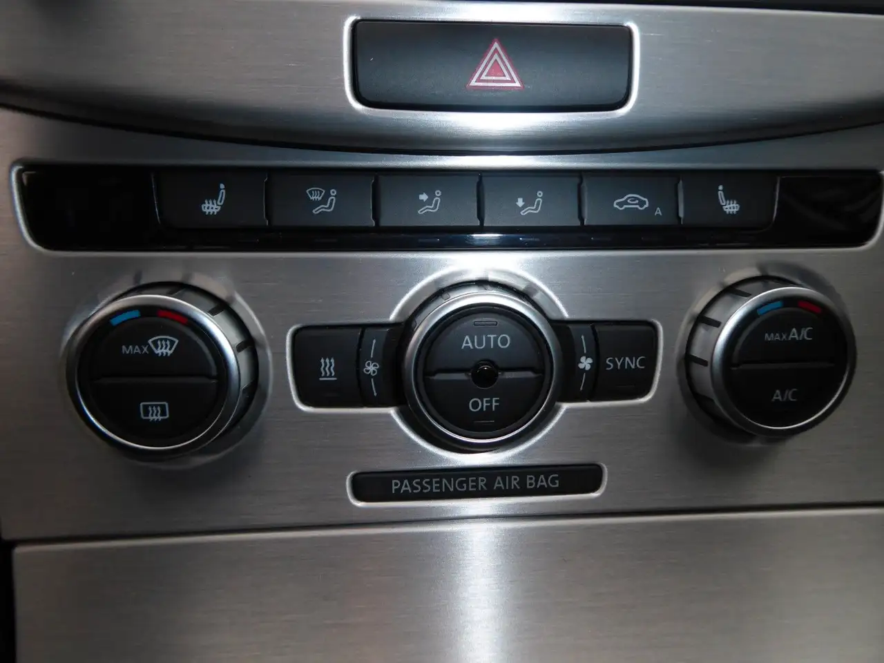 VOLKSWAGEN PASSAT HIGHLINE - 180ch - SELLERIE CUIR