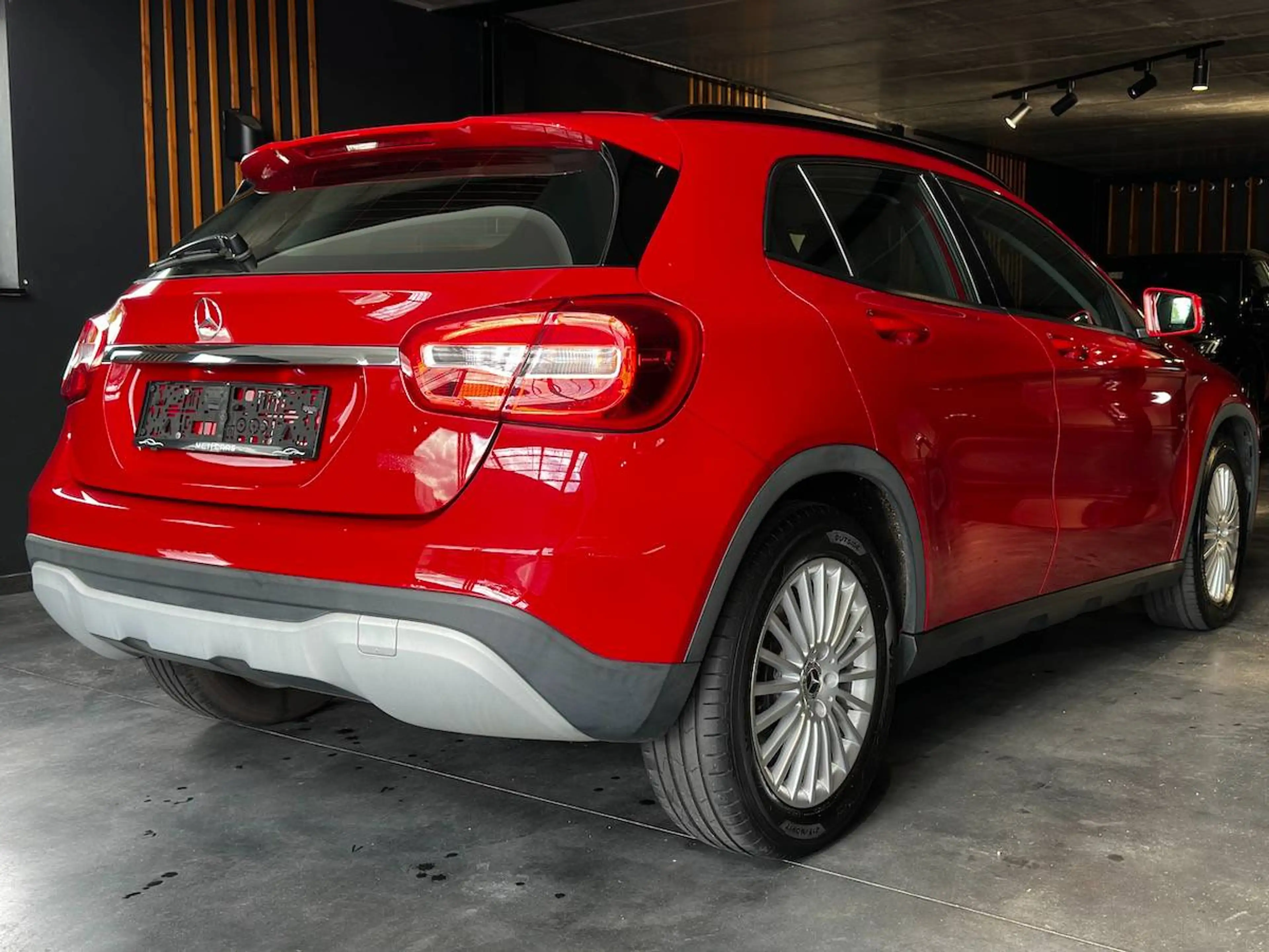 Mercedes-Benz GLA 180 Camera | Cruise | Sensoren | BT | Radio | ... — photo 9