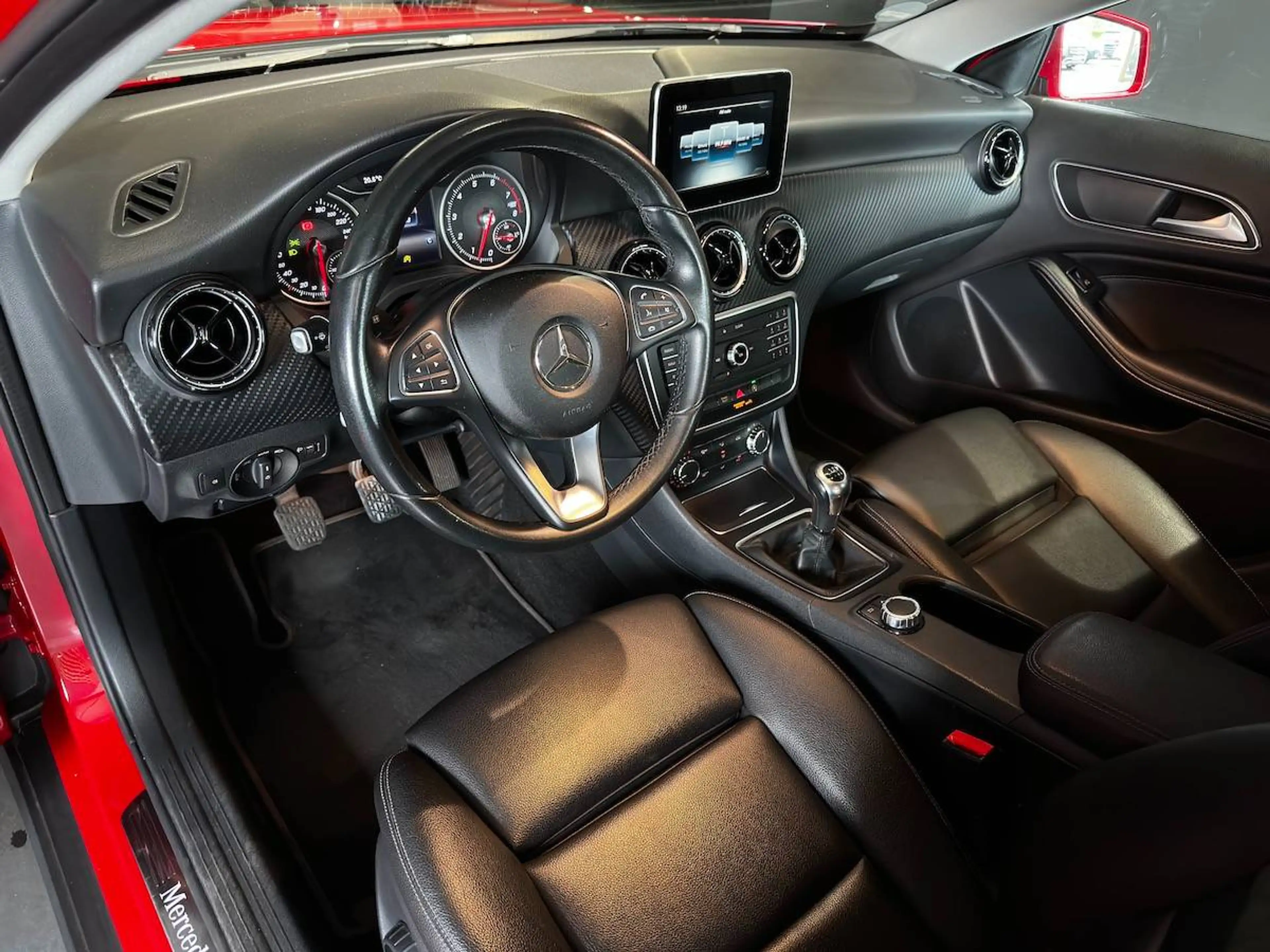 Mercedes-Benz GLA 180 Camera | Cruise | Sensoren | BT | Radio | ... — photo 12