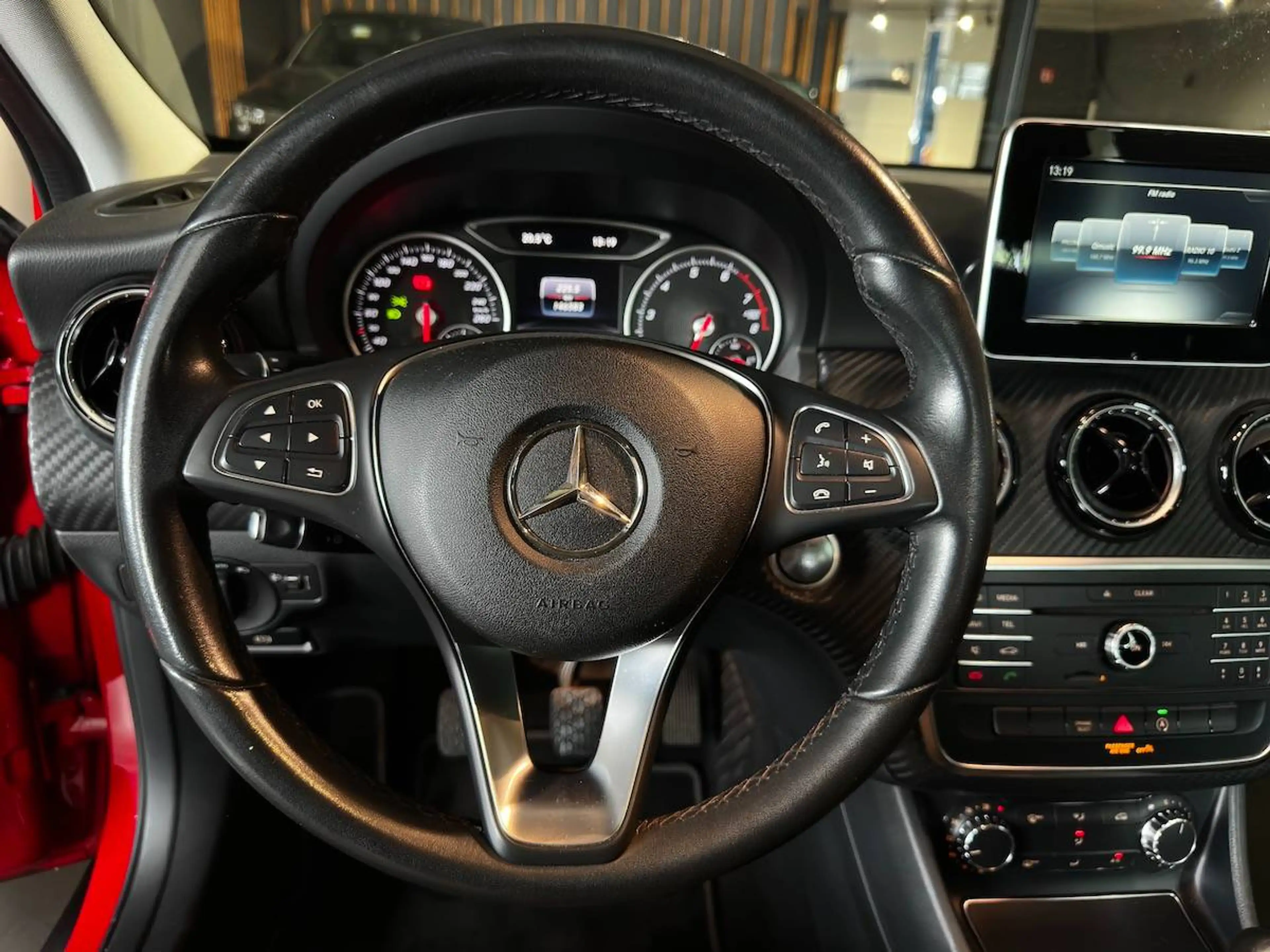 Mercedes-Benz GLA 180 Camera | Cruise | Sensoren | BT | Radio | ... — photo 13