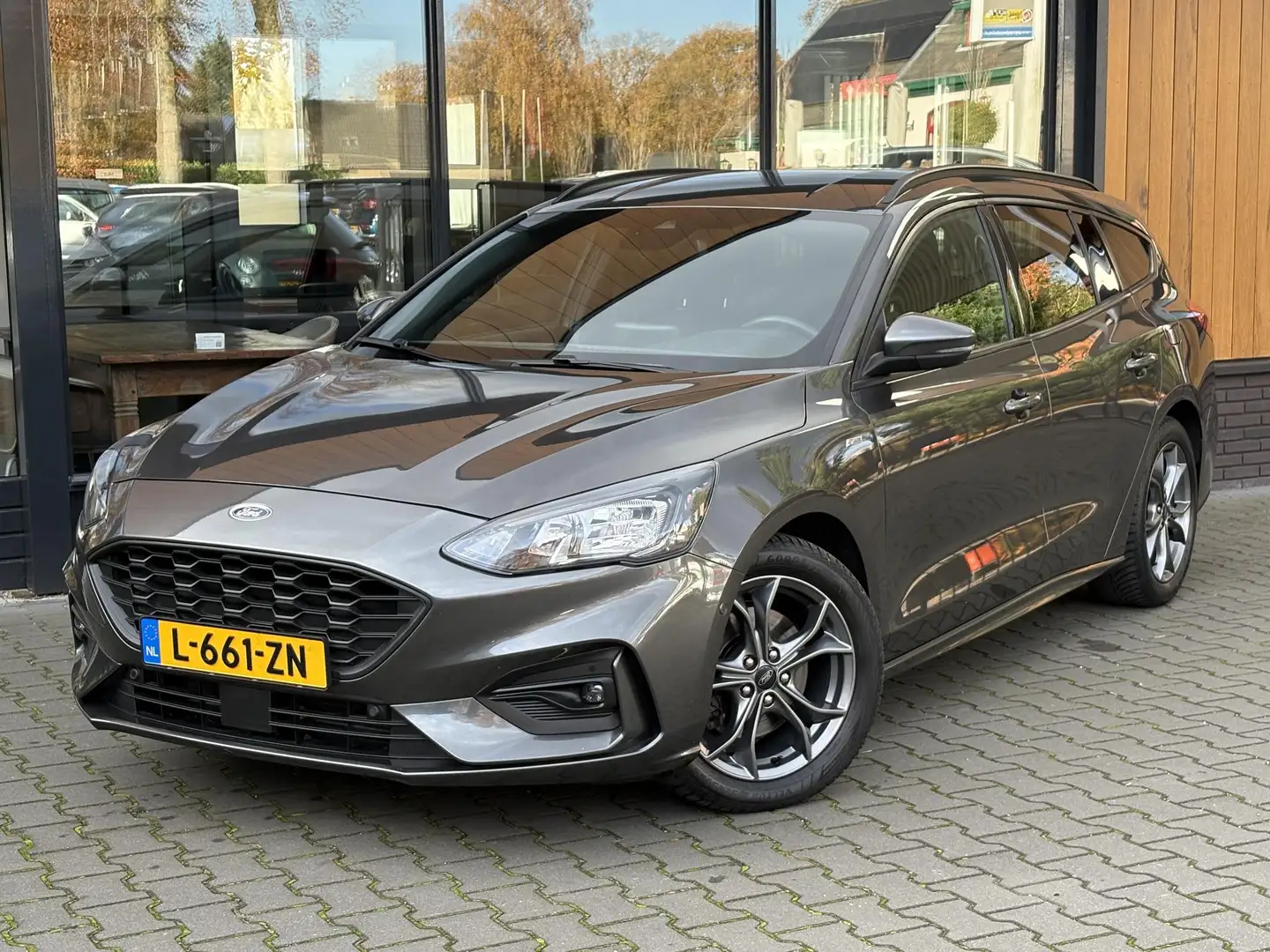 Ford Focus Wagon 1.0 EcoBoost ST-Line, Trekhaak, Stoel/Stuurv Gris - 2