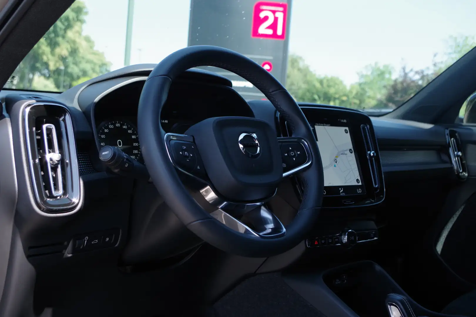 Volvo XC40 1.5 T4 211 PK Recharge R-Design, Adap. Cruise Cont Grijs - 2
