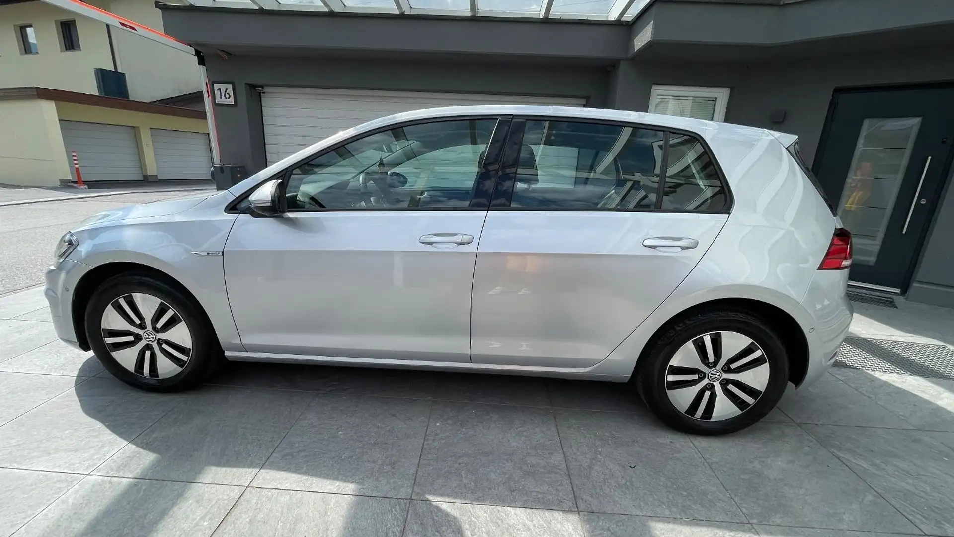 Volkswagen e-Golf e-Golf 35,8kWh LED Apple CarPlay Autoparken, ... Ezüst - 2