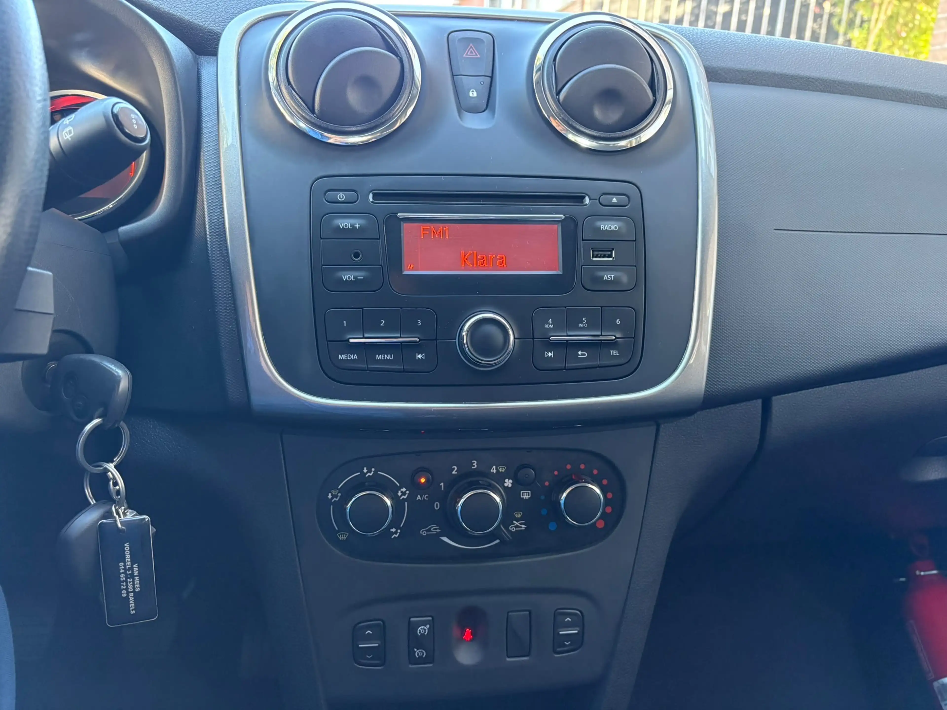Dacia Sandero 1.2i! Nieuwstaat* Airco* 27000km* 1eigenaar* Garantie! — photo 14