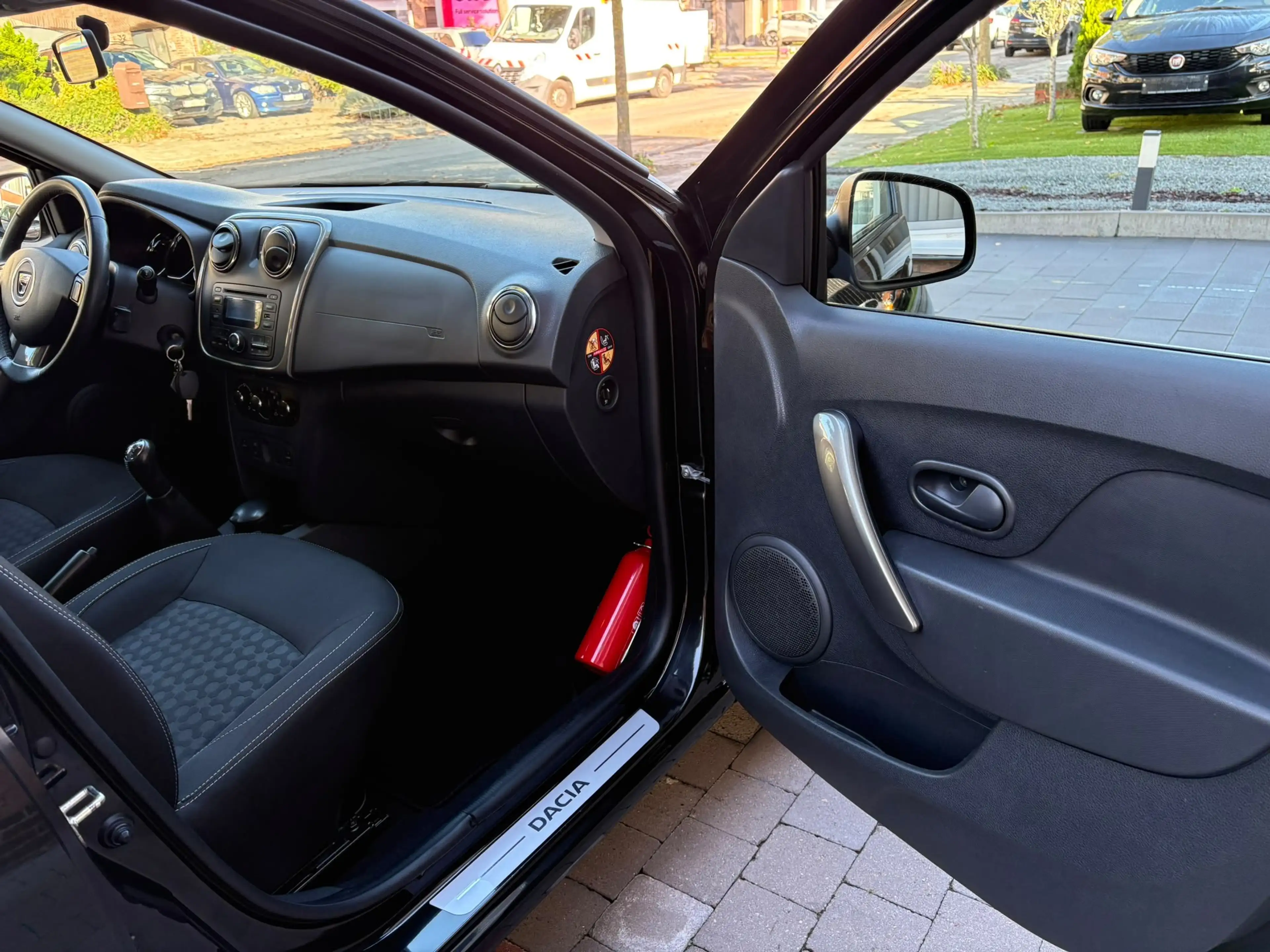 Dacia Sandero 1.2i! Nieuwstaat* Airco* 27000km* 1eigenaar* Garantie! — photo 11