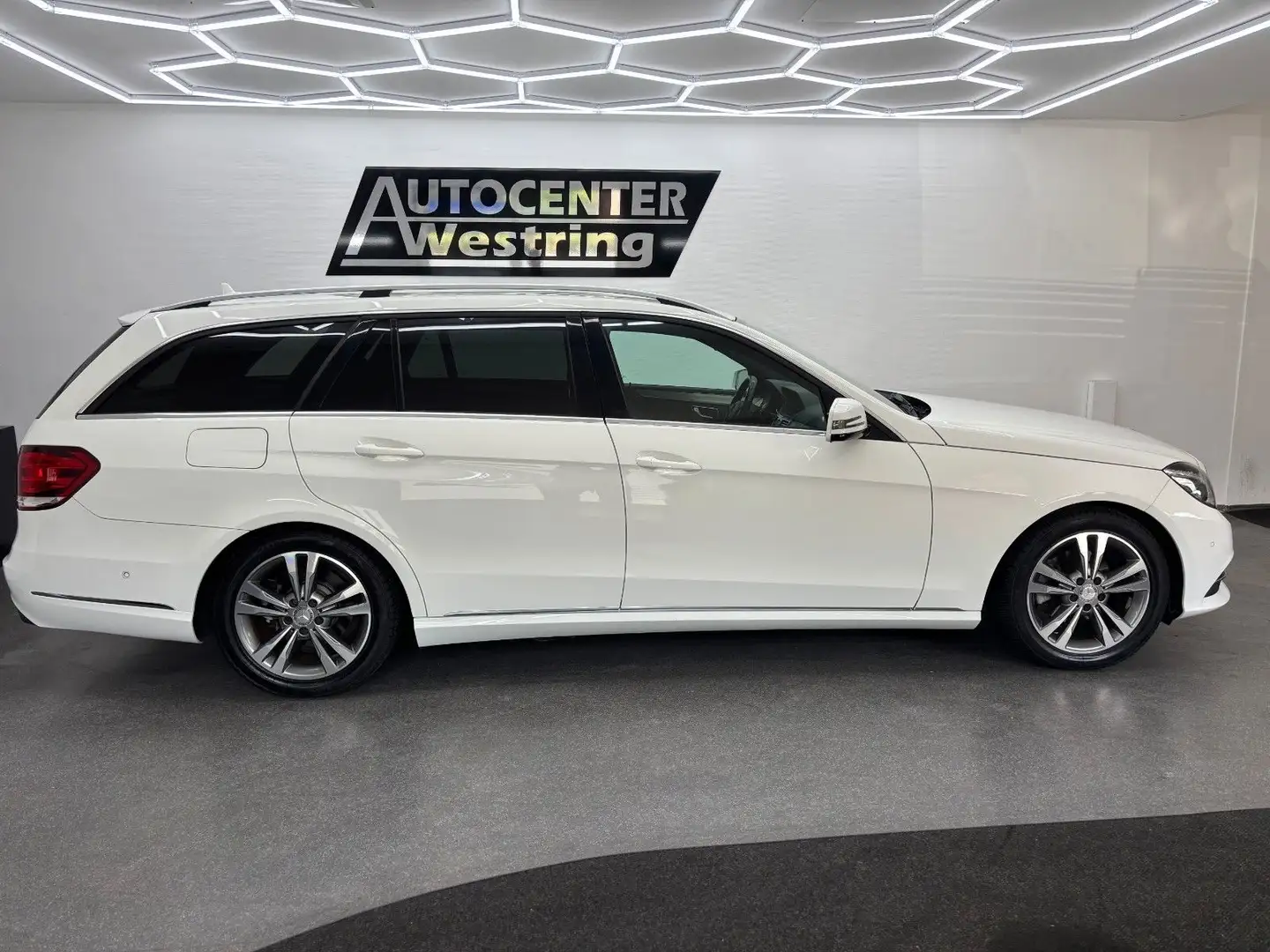 Mercedes-Benz E 200 CGI T-Model BlueEfficiency*LED*leder*AHK Weiß - 2
