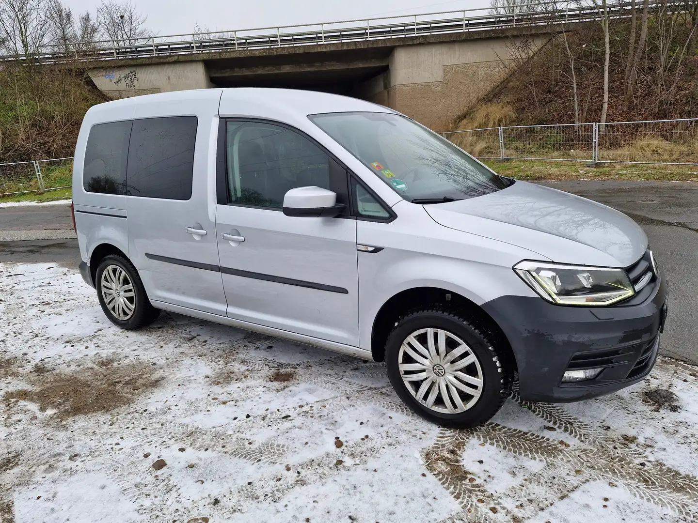 Volkswagen Caddy 1.4TSI 92KW(5-Si.)Xenon,Navi,Klimatron.DSG Defektt Argent - 2