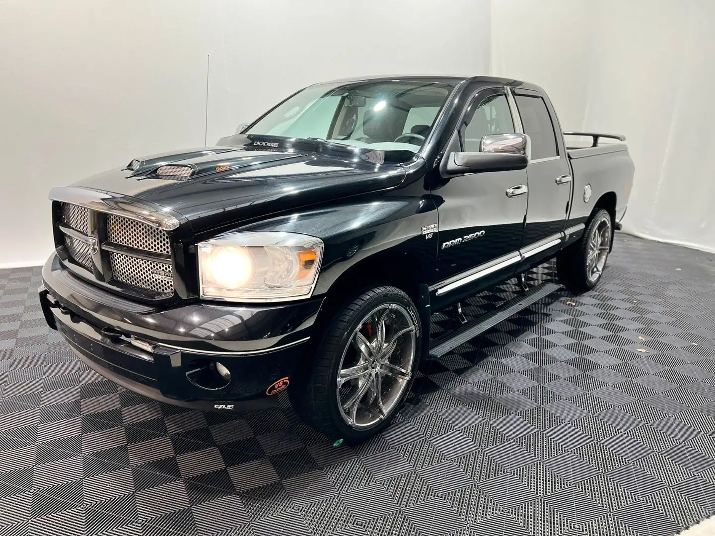 Dodge RAM 1500 SLT Sport Quad Cab Gen.3 Чорний - 2