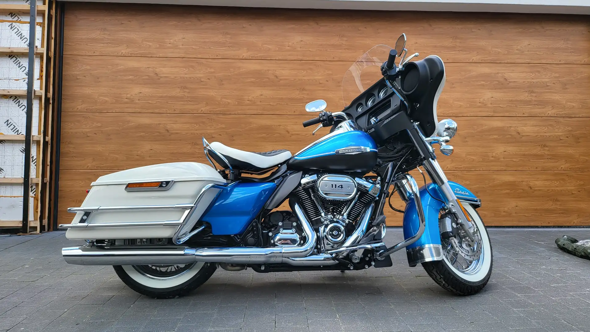 Harley-Davidson Electra Glide Revival Bleu - 1